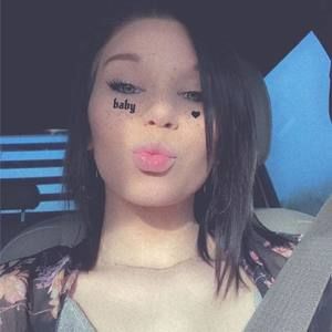 Meet your Posher, Kenzie